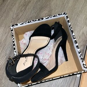 Ann Michelle Classic Black sandal Heels, USED once!!!!